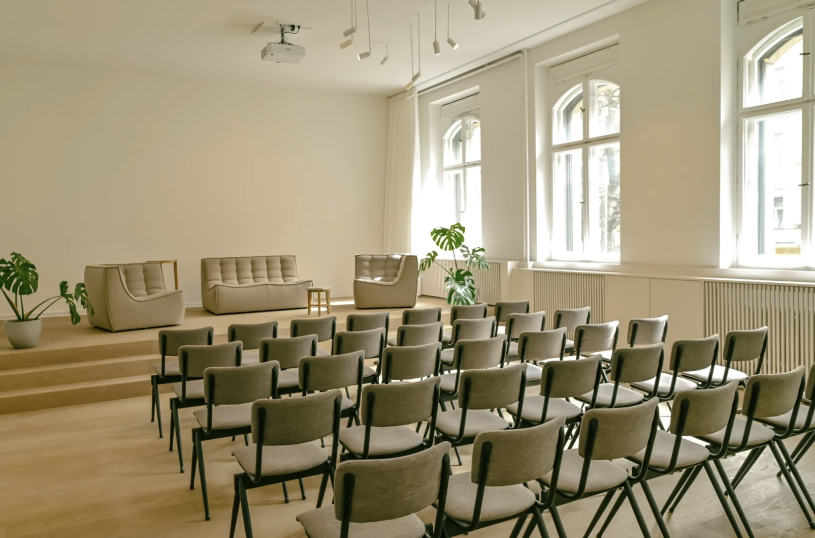 Der helle Veranstaltungsraum im Wilmina, Berlin