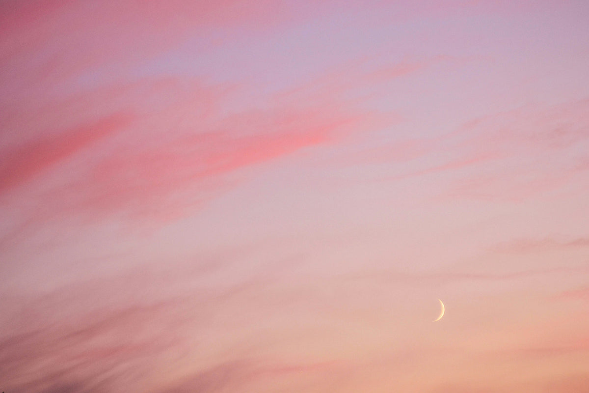 am rosa himmel ist der neumond sichtbar